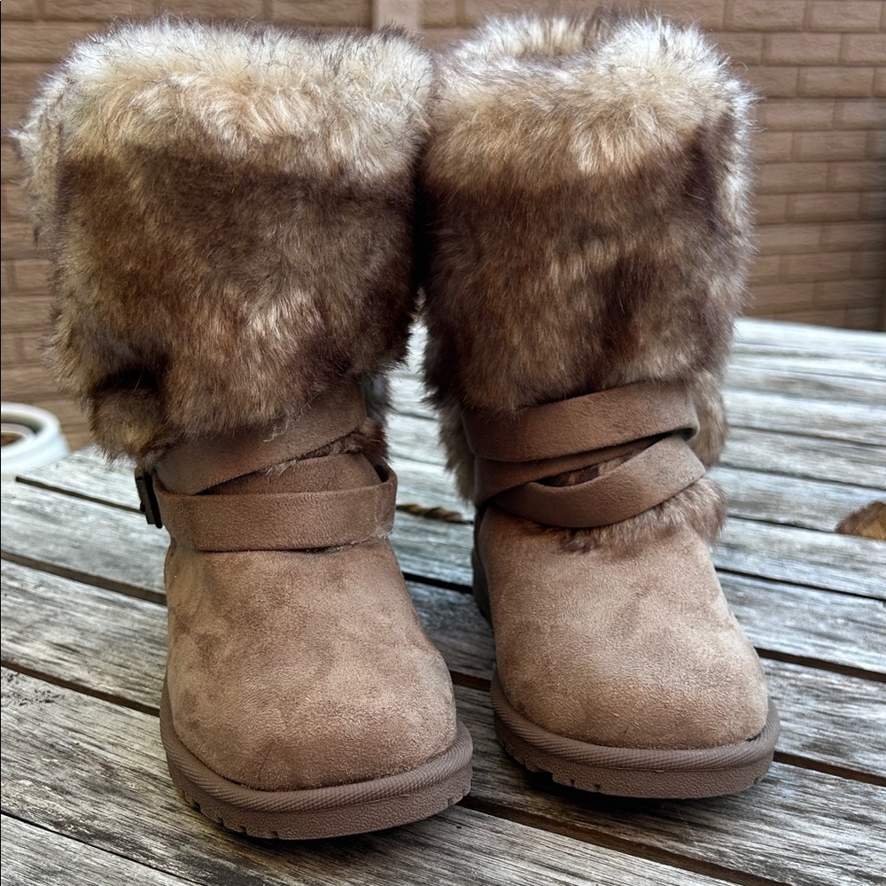 NWOT Calistoga Kids Faux Fur Lined Tan Boots Size 11